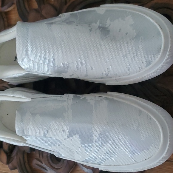 Sneakers - Picture 2 of 4